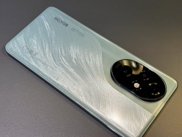 Tampang Honor 200 Pro 5G, Smartphone Tipis Berwarna Segar