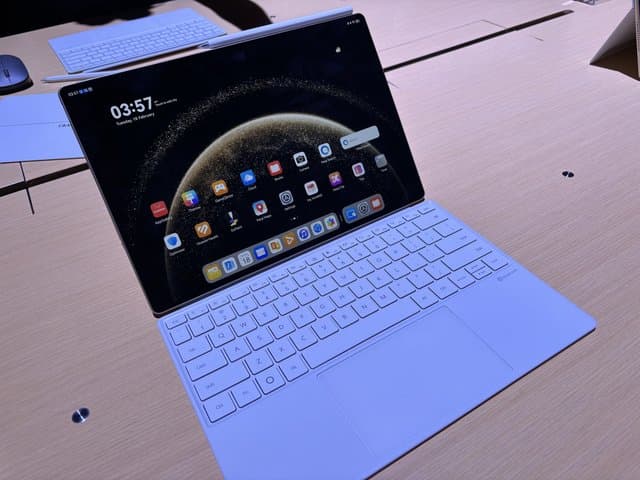 Tablet Tipis Huawei MatePad Pro 13.2 Meluncur, Paling Murah Rp17,8 Juta Tablet Tipis Huawei MatePad Pro 13.2 Meluncur, Paling Murah Rp17,8 Juta