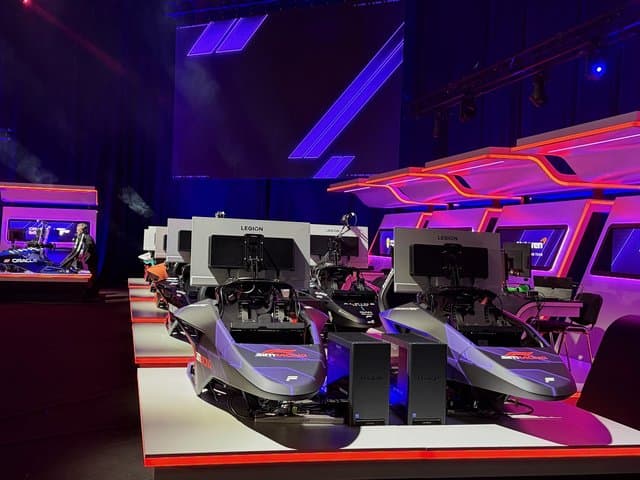 PC Spek 'Rata Kanan' Lenovo Legion Jadi Mesin F1 Sim Racing 2026