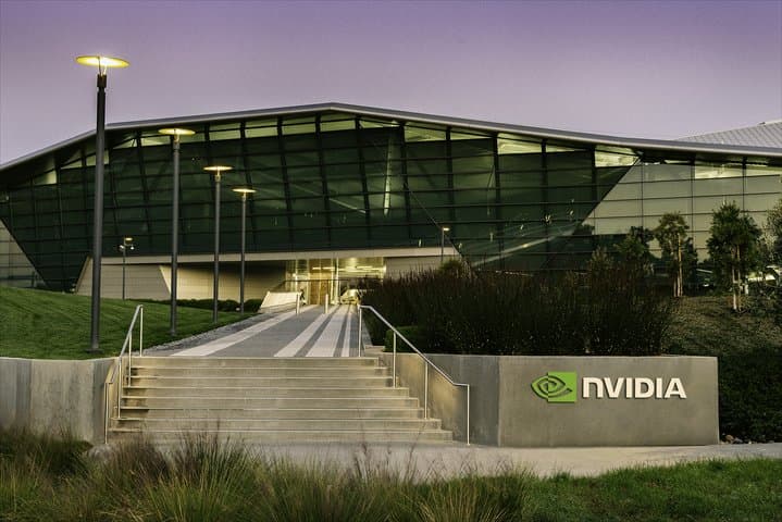 Jensen Huang Pilih RI, Nvidia Kucurkan Rp80 T untuk Data Center Batam
