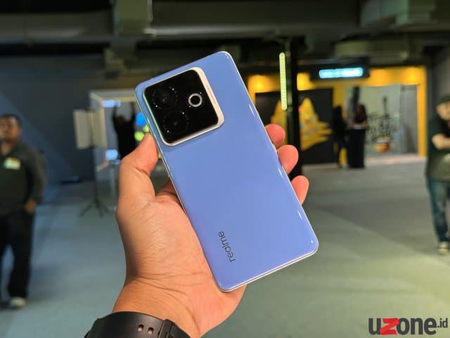 Ketika Smartphone Punya 'AC' di Dalamnya, Ini Realme Chill Fan Phone
