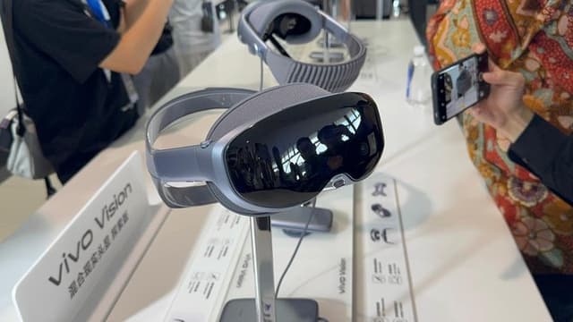 Perdana Jajal Vivo Vision di China, Gak Bikin Mual dan Ringan!
