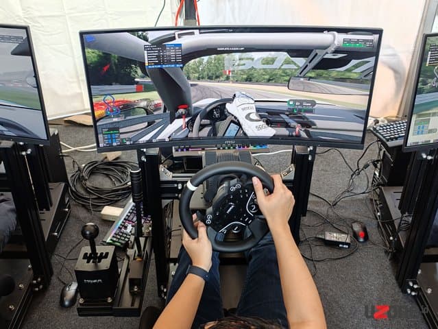 FOTO: Melihat Arena National Sim Racing Series  di Stasiun Gambir
