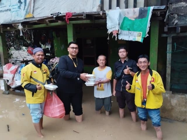Bantu Korban Banjir Sumatra, Maxim Salurkan Ratusan Paket Makanan
