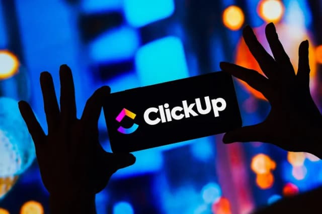 Korbankan Karyawan, Startup ClickUp Lebih Pilih Rekrut Ribuan Agen AI
