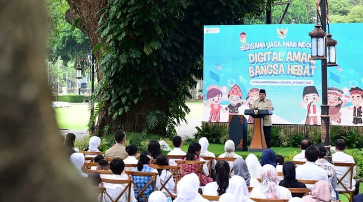 Prabowo Teken PP Tunas, Anak-anak Dibatasi Main Sosmed