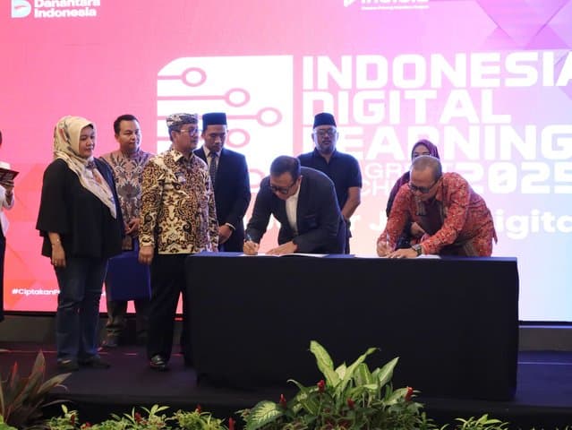 Dukung Guru Melek Digital, Telkom Gelar Digital Learning di Cirebon Dukung Guru Melek Digital, Telkom Gelar Digital Learning di Cirebon