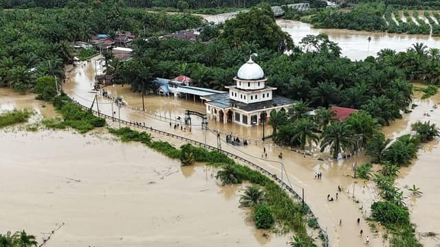 Pemulihan BTS Akibat Banjir Sumatera, Telkomsel Salurkan Sembako
