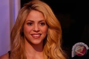 Shakira batalkan tur konser akibat masalah pita suara