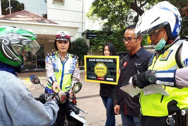 Upaya Menyadarkan Pengendara Motor untuk Tidak Melintasi Trotoar