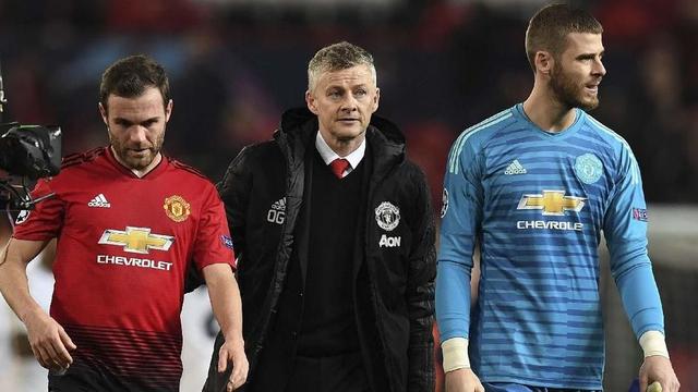 Suporter Manchester United Bayar Janji Buat Tato Solskjaer