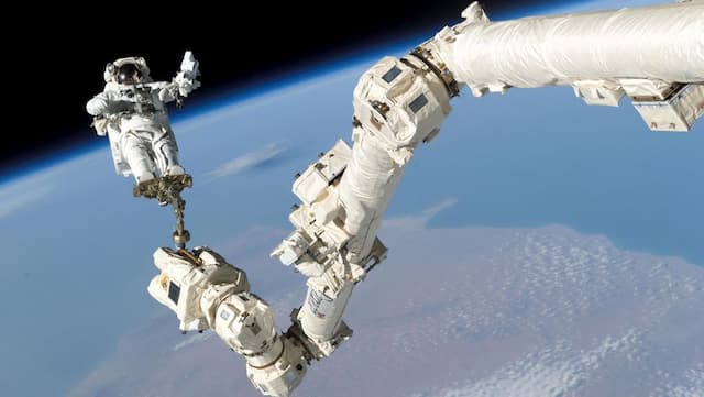 Durasi Astronaut Berpuasa di Stasiun Luar Angkasa