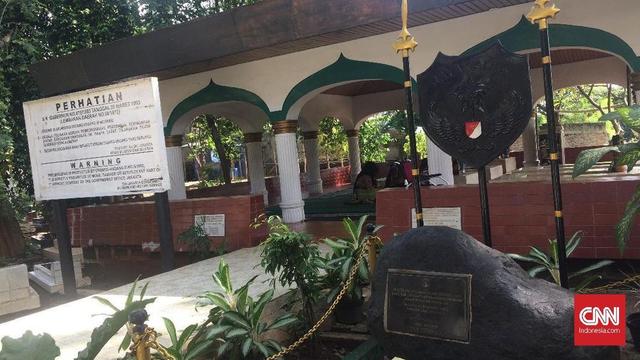 Sowan ke Tiga Makam Jagoan Jakarta