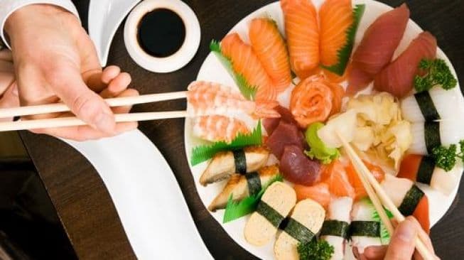 Usai Makan Sushi, Tangan Seorang Kakek Harus Diamputasi, Kok Bisa ?