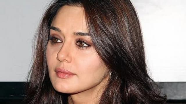 Preity Zinta Dikabarkan Hamil