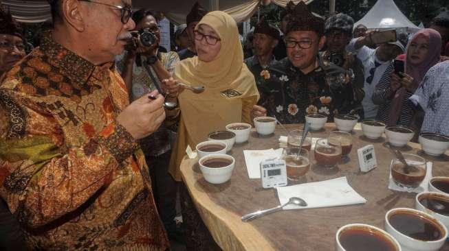 Ribuan Pencinta Kopi Berkumpul di Ngopi Saraosna Bandung