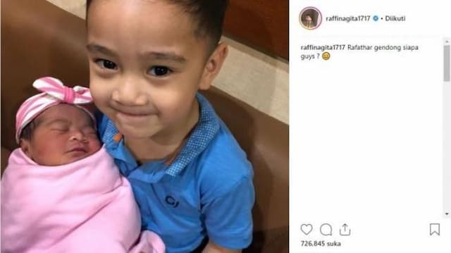 Menggemaskan! Ini Ekspresi Rafathar Saat Dikasih Sepeda Jokowi