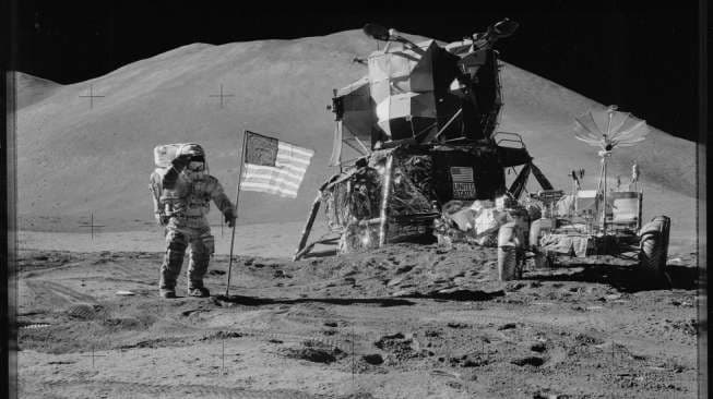 Bendera-bendera Amerika di Bulan Sudah Memudar
