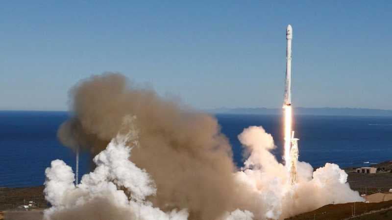 4 Fakta Falcon 9, Roket yang Terbangkan Satelit Merah Putih