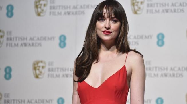 Waduh, Aktris Dakota Johnson Pernah Trauma Gara-Gara Menstruasi?