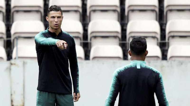 Ronaldo Hentikan Bus Timnas Portugal demi Bocah Leukimia