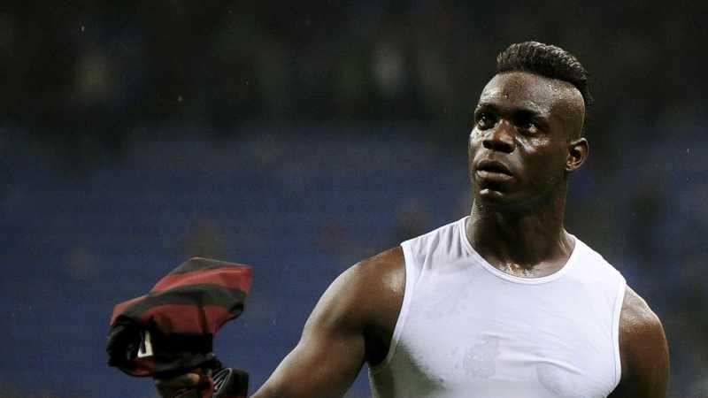 Balotelli Tuding Dani Alves Tak Hormati Astori