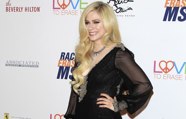 Terkena Penyakit Lyme, Selama Dua Tahun Avril Lavigne Hanya di Tempat Tidur