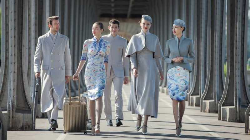 Hainan Airlines Rilis Seragam Baru Super Stylish untuk Pramugarinya