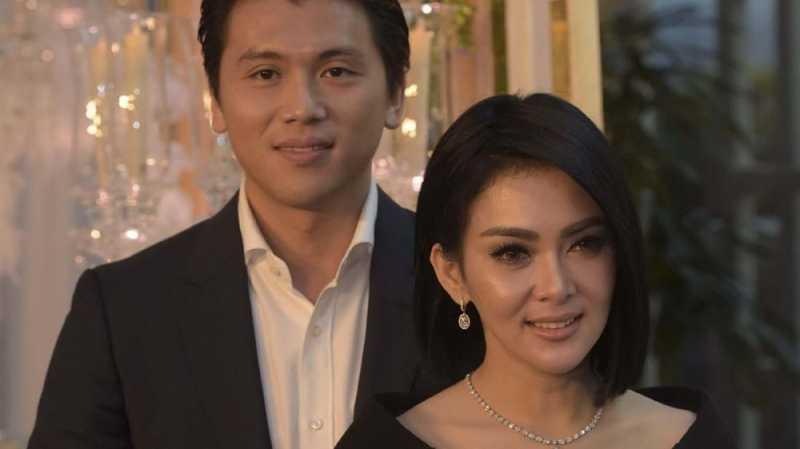 Lebaran di Luar Negeri, Syahrini-Reino Tak Gelar Open House