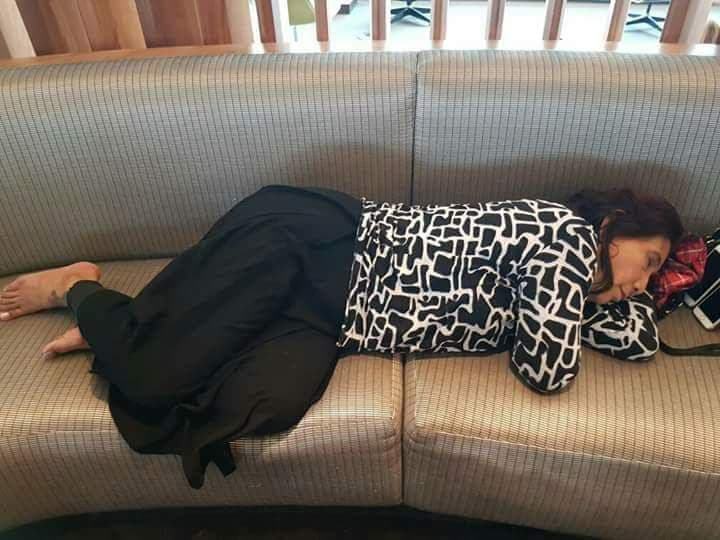 Viral Foto Menteri Susi Pudjiastuti Tidur di Sofa Bandara