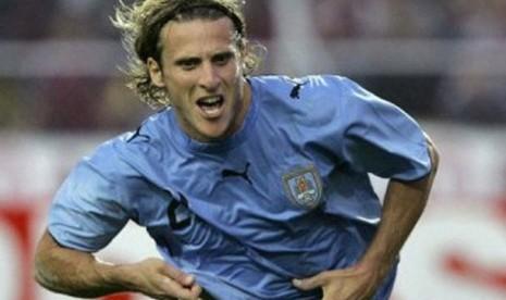 Klub Liga 1 Indonesia Ini Terus Bidik Diego Forlan