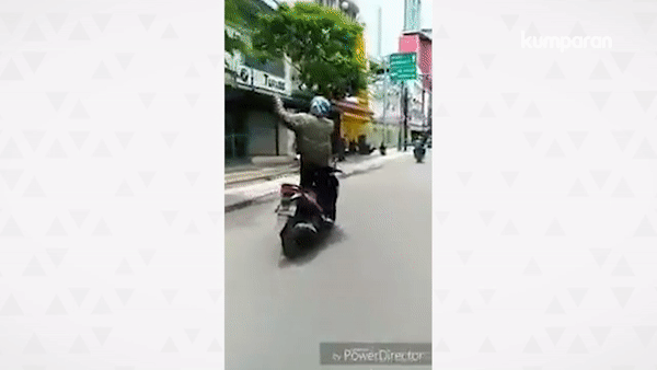 Polisi Tilang Pemotor yang Mengemudi Sambil Joget di Jakarta Barat