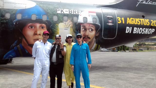 Pesawat Warkop DKI Reborn Dilukis Dalam Waktu 10 Hari