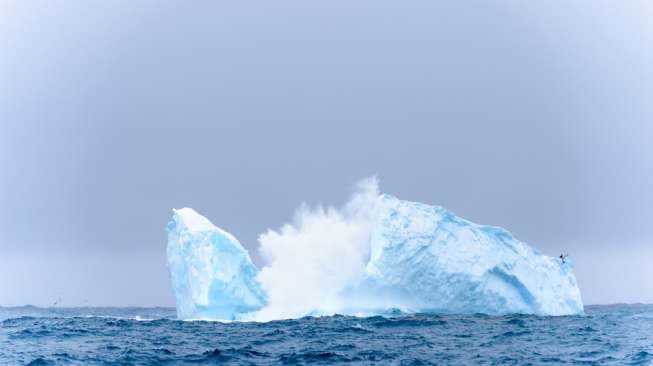 Gunung Es Antartika Berbentuk Kotak Sempurna Viral, Dibuat Alien?
