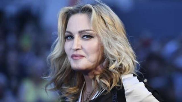 Adopsi Balita Kembar, Madonna Diprotes