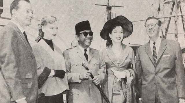 Kemesraan Sukarno dengan Hollywood dan Politik Film AS di Indonesia