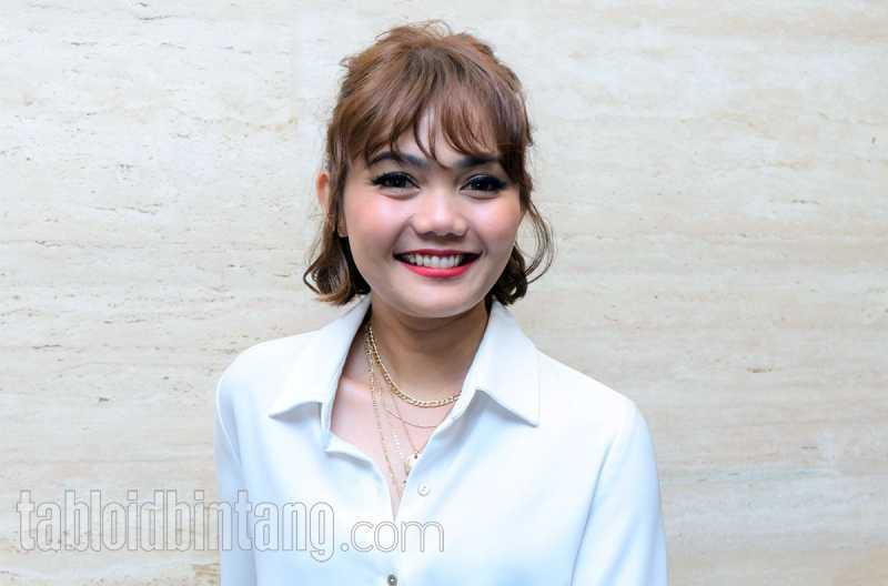 Rina Nose Kembali Terlihat Kenakan Hijab, Begini Reaksi Netizen