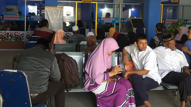 Harga Tiket Pesawat Domestik Mahal, Dongkrak Pemohon Paspor di Aceh