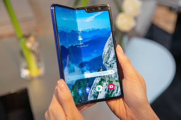 Layar Samsung Galaxy Fold Rusak? Segini Biaya Servisnya