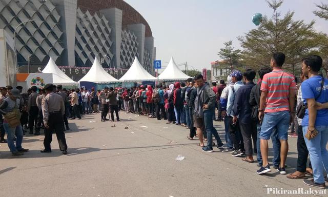 Indonesia vs UEA, Suporter Rela Menginap di Stadion Wibawa Mukti