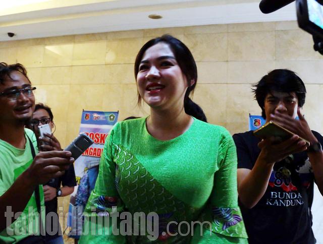 Cantik Memesona di Acara Ngunduh Mantu, Vicky Shu Kembali Tuai Pujian