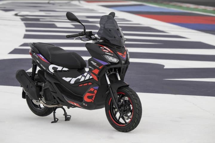 Aprilia Segarkan Livery SR-GT 200 Replica, Lebih Agresif! Aprilia Segarkan Livery SR-GT 200 Replica, Lebih Agresif!