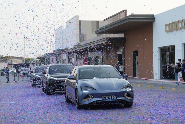 1.000 Unit Mobil Listrik BYD Sudah Sampai di Garasi Konsumen 1.000 Unit Mobil Listrik BYD Sudah Sampai di Garasi Konsumen