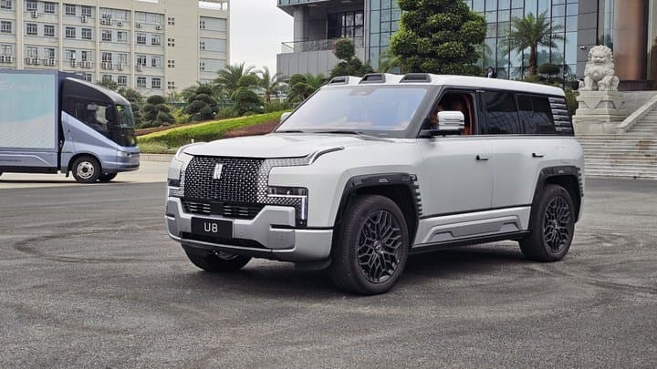 First Drive YangWang U8, SUV Mewah yang Bisa Muter 360 Derajat First Drive YangWang U8, SUV Mewah yang Bisa Muter 360 Derajat