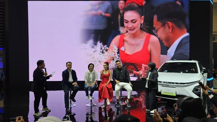 Luna Maya Tambah Mobil Chery, Kini Punya OMODA E5 Luna Maya Tambah Mobil Chery, Kini Punya OMODA E5