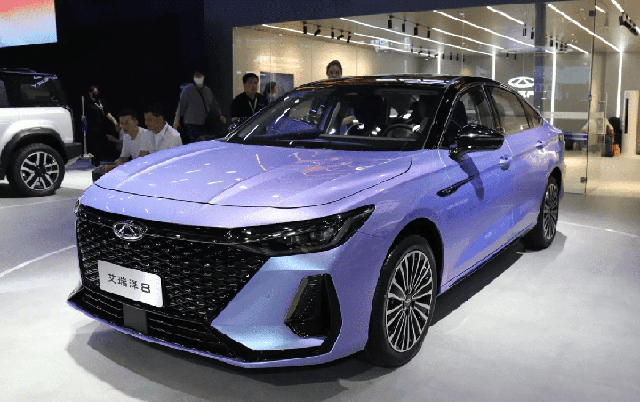 Chery Luncurkan Sedan Hybrid Murah Setara Mobil Mewah Chery Luncurkan Sedan Hybrid Murah Setara Mobil Mewah
