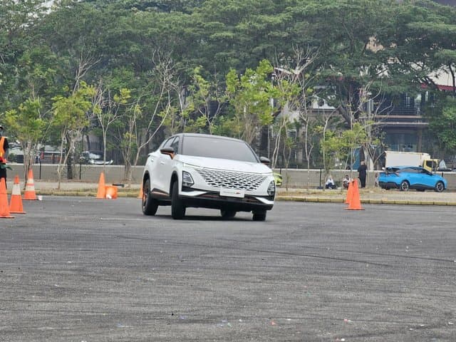Berakselarasi dan Meliuk Pakai Chery Omoda 5 GT, Mesin Lebih Kencang! Berakselarasi dan Meliuk Pakai Chery Omoda 5 GT, Mesin Lebih Kencang!