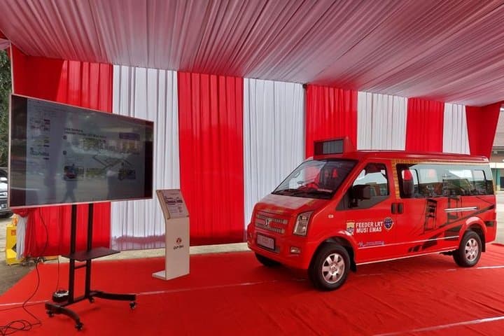 Angkot Palembang Pakai Mobil Listrik DFSK, Muat 11 Orang Angkot Palembang Pakai Mobil Listrik DFSK, Muat 11 Orang