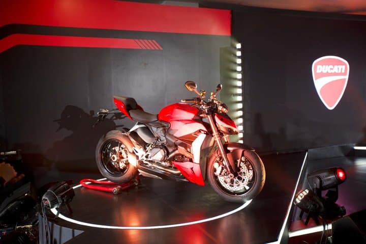 Ducati Comeback di Indonesia, Tancap Gas Luncurkan Streetfighter SP dan V2 Ducati Comeback di Indonesia, Tancap Gas Luncurkan Streetfighter SP dan V2
