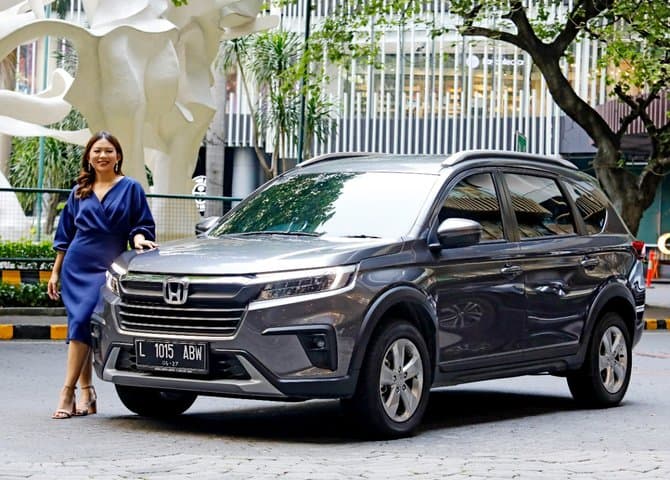 Testimoni Wanita Karir yang Kepincut All New Honda BR-V Testimoni Wanita Karir yang Kepincut All New Honda BR-V